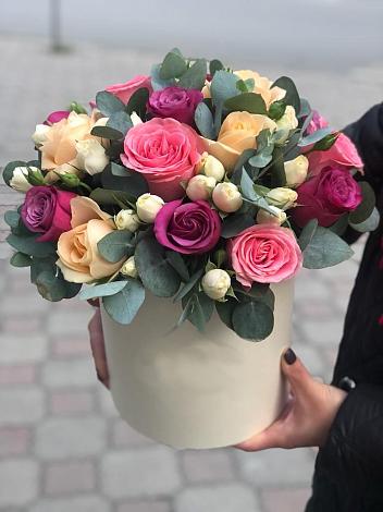 Цветочная композиция из Розы в шляпной коробке в Черкизово