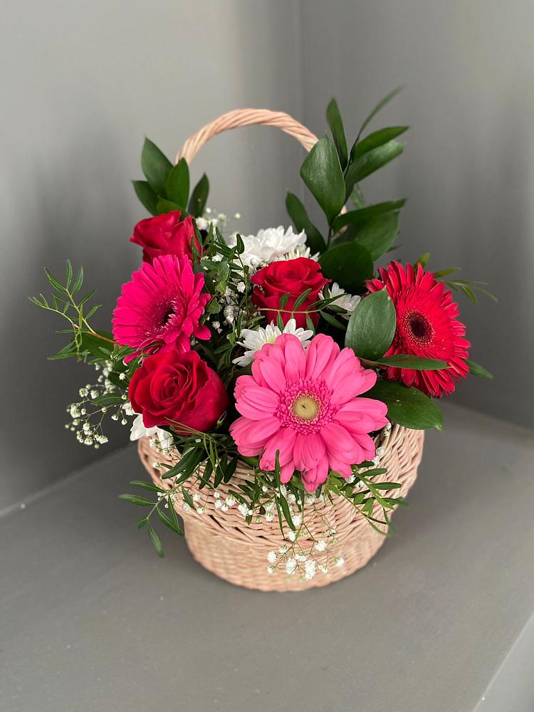 Цветочная композиция из Розы, Хризантемы и Герберы в корзине в Черкизово