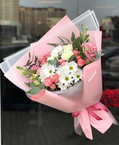 Букет цветов из: Розы, Лизиантусы и Хризантемы в Черкизово